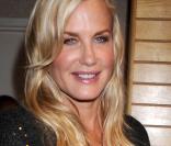 Les actrices Daryl Hannah et Hilary Shepard assurent la promo de leur jeu de société : <i>Liebrary,</i> à New-York, le 24 août 2009.