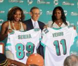 Venus et Serena Williams sont devenus actionnaires monoritaires de la franchise des Miami Dolphins, et ont été présentées le 25 août 2009