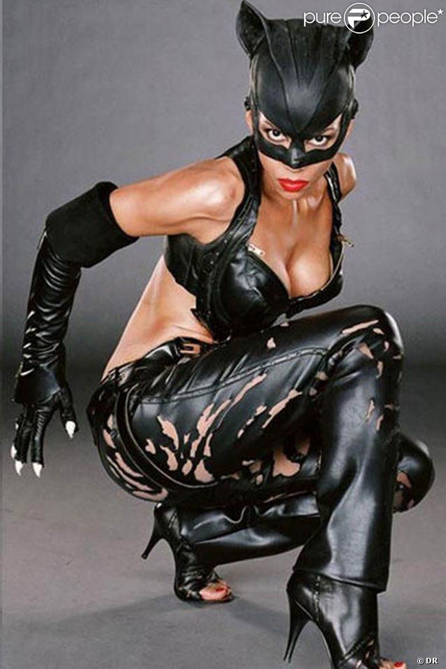 halle berry catwoman wallpaper. HALLE BERRY CATWOMAN WALLPAPER