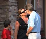 Pierce Brosnan et sa femme Keely Shaye Smith, et leur fils Paris Beckett, se détendent à Malibu