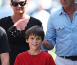 Pierce Brosnan et sa femme Keely Shaye Smith, et leur fils Paris Beckett, se détendent à Malibu
