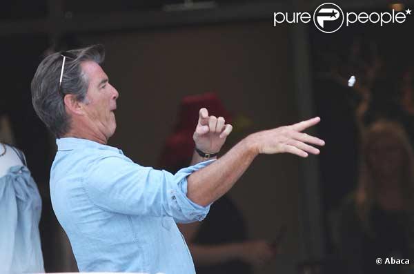 Pierce Brosnan et sa femme Keely Shaye Smith, et leur fils Paris Beckett, se détendent à Malibu