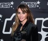Julie Zenatti, jurée de la première saison française de  X-Factor 