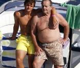 Jack Nicholson et son fils profitent de leurs vacances à Saint-Jean-Cap-Ferrat, dans le sud de la France, en compagnie de charmantes jeunes filles...