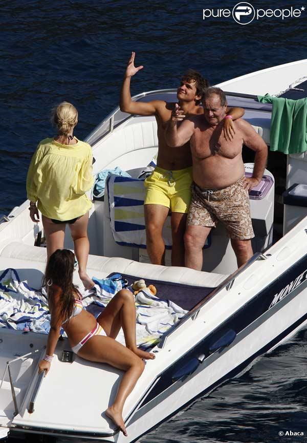 Jack Nicholson et son fils profitent de leurs vacances à Saint-Jean-Cap-Ferrat, dans le sud de la France, en compagnie de charmantes jeunes filles...