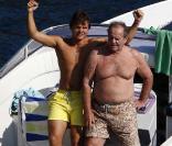Jack Nicholson et son fils profitent de leurs vacances à Saint-Jean-Cap-Ferrat, dans le sud de la France, en compagnie de charmantes jeunes filles...