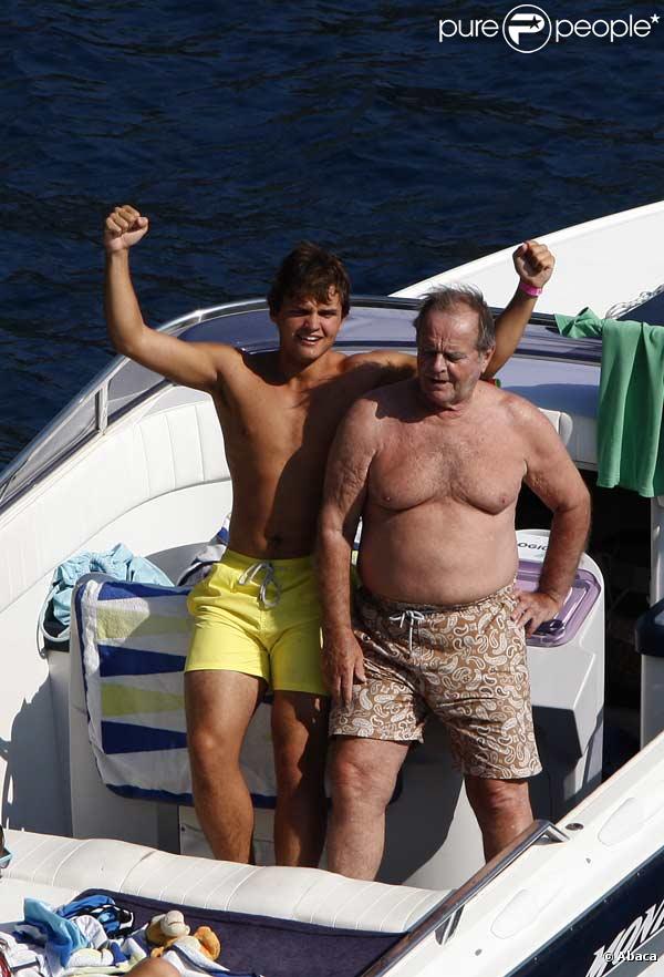 Jack Nicholson et son fils profitent de leurs vacances à Saint-Jean-Cap-Ferrat, dans le sud de la France, en compagnie de charmantes jeunes filles...