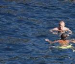 Jack Nicholson et son fils profitent de leurs vacances à Saint-Jean-Cap-Ferrat, dans le sud de la France, en compagnie de charmantes jeunes filles...