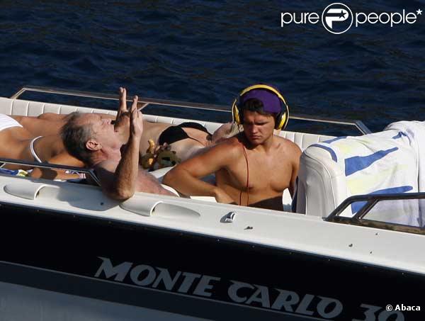 Jack Nicholson et son fils profitent de leurs vacances à Saint-Jean-Cap-Ferrat, dans le sud de la France, en compagnie de charmantes jeunes filles...