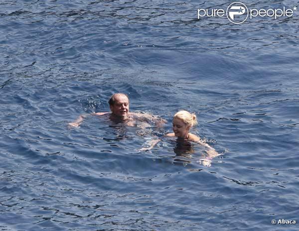 Jack Nicholson et son fils profitent de leurs vacances à Saint-Jean-Cap-Ferrat, dans le sud de la France, en compagnie de charmantes jeunes filles...