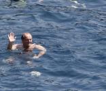 Jack Nicholson et son fils profitent de leurs vacances à Saint-Jean-Cap-Ferrat, dans le sud de la France, en compagnie de charmantes jeunes filles...