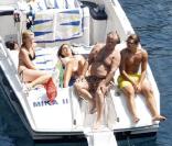 Jack Nicholson et son fils profitent de leurs vacances à Saint-Jean-Cap-Ferrat, dans le sud de la France, en compagnie de charmantes jeunes filles...