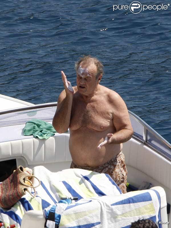 Jack Nicholson et son fils profitent de leurs vacances à Saint-Jean-Cap-Ferrat, dans le sud de la France, en compagnie de charmantes jeunes filles...