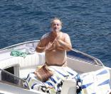 Jack Nicholson et son fils profitent de leurs vacances à Saint-Jean-Cap-Ferrat, dans le sud de la France, en compagnie de charmantes jeunes filles...