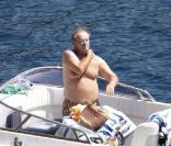 Jack Nicholson et son fils profitent de leurs vacances à Saint-Jean-Cap-Ferrat, dans le sud de la France, en compagnie de charmantes jeunes filles...