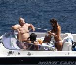 Jack Nicholson et son fils profitent de leurs vacances à Saint-Jean-Cap-Ferrat, dans le sud de la France, en compagnie de charmantes jeunes filles...