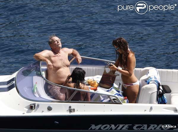 Jack Nicholson et son fils profitent de leurs vacances à Saint-Jean-Cap-Ferrat, dans le sud de la France, en compagnie de charmantes jeunes filles...