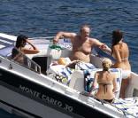 Jack Nicholson et son fils profitent de leurs vacances à Saint-Jean-Cap-Ferrat, dans le sud de la France, en compagnie de charmantes jeunes filles...