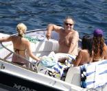 Jack Nicholson et son fils profitent de leurs vacances à Saint-Jean-Cap-Ferrat, dans le sud de la France, en compagnie de charmantes jeunes filles...