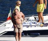 Jack Nicholson et son fils profitent de leurs vacances à Saint-Jean-Cap-Ferrat, dans le sud de la France, en compagnie de charmantes jeunes filles...