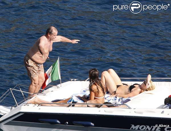 Jack Nicholson et son fils profitent de leurs vacances à Saint-Jean-Cap-Ferrat, dans le sud de la France, en compagnie de charmantes jeunes filles...