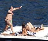Jack Nicholson et son fils profitent de leurs vacances à Saint-Jean-Cap-Ferrat, dans le sud de la France, en compagnie de charmantes jeunes filles...