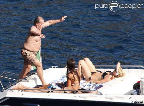 Jack Nicholson et son fils profitent de leurs vacances à Saint-Jean-Cap-Ferrat, dans le sud de la France, en compagnie de charmantes jeunes filles...
