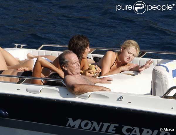 Jack Nicholson et son fils profitent de leurs vacances à Saint-Jean-Cap-Ferrat, dans le sud de la France, en compagnie de charmantes jeunes filles...