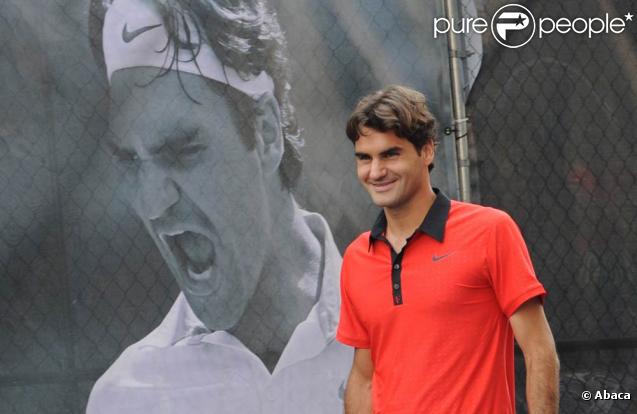 Bryant Park, New York, le 26 août 2009 : Roger Federer participe à l'US Open Experience avec de jeunes joueurs des environs