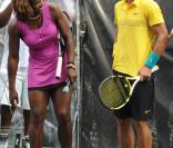Bryant Park, New York, le 26 août 2009 : Serena Williams et Rafael Nadal participent à l'US Open Experience avec de jeunes joueurs des environs
