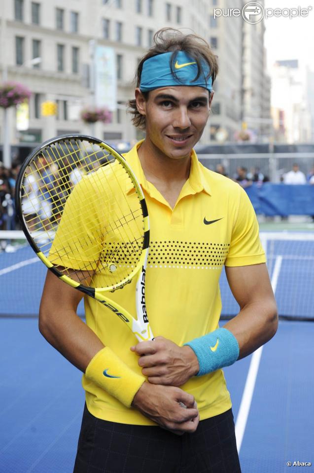 Bryant Park, New York, le 26 août 2009 : Rafael Nadal participe à l'US Open Experience avec de jeunes joueurs des environs