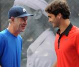 Bryant Park, New York, le 26 août 2009 : Roger Federer et John McEnroe participent à l'US Open Experience avec de jeunes joueurs des environs