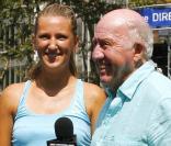 Bryant Park, New York, le 26 août 2009 : Victoria Azarenka participe avec Bud Collins à l'US Open Experience avec de jeunes joueurs des environs