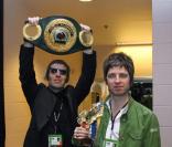 Liam et Noel Gallagher assistent à un match de boxe à Las Vegas en novembre 2008