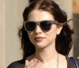Michelle Trachtenberg et son compagnon dans les rues de New York, en pleine séance shopping le 30 août 2009 