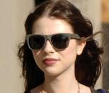 Michelle Trachtenberg et son compagnon dans les rues de New York, en pleine séance shopping le 30 août 2009 