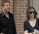 Michelle Trachtenberg et son compagnon dans les rues de New York, en pleine séance shopping le 30 août 2009 