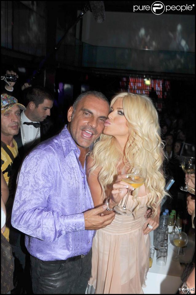 Christian Audigier a inauguré le 3 septembre 2009 un nouveau showroom au 86 rue de Réaumur, en présence de Victoria Silvstedt 