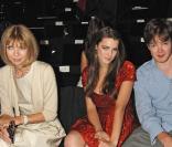Anna Wintour et ses deux enfants au défilé printemps-été 2007 de Zac Posen en septembre 2006 à New York 