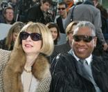Anna Wintour et son collaborateur Andre Leon Talley au défilé de prêt-à-porter Chanel automne-hiver 07-08 à Paris en mars 2007 