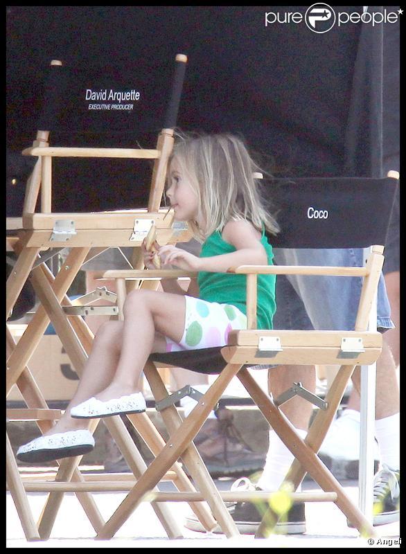 David Arquette rend visite à Courteney Cox avec leur fille Coco sur le tournage de la série Cougar Town le 8 septembre 2009