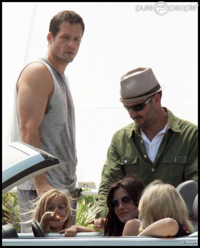 David Arquette rend visite à Courteney Cox avec leur fille Coco sur le tournage de la série Cougar Town le 8 septembre 2009