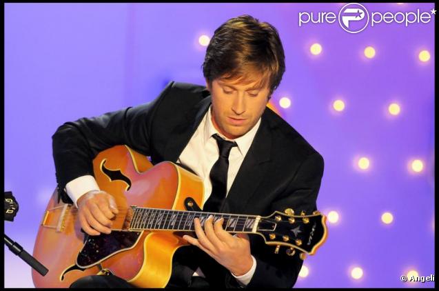 Thomas Dutronc sur le plateau de Michel Drucker. 09/09/09