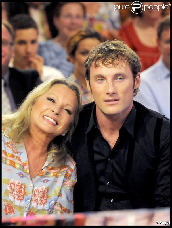 Véronique Sanson et son fils Chris Stills sur le plateau de Michel Drucker. 09/09/09