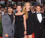 Cérémonie de clôture de la 66e Mostra de Venise, le 12 septembre 2009 : Fatih Akin et l'équipe de  Soul Kitchen  