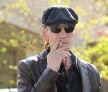 Patrick Swayze : Ses dernières photos en aout 2009, très atteint par la maladie, il veut encore y croire... mais n'a jamais arrêté de fumer ! 