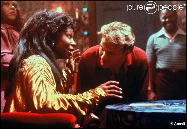 Patrick Swayze sur le tournage de Ghost avec Whoopi Goldberg en 1989