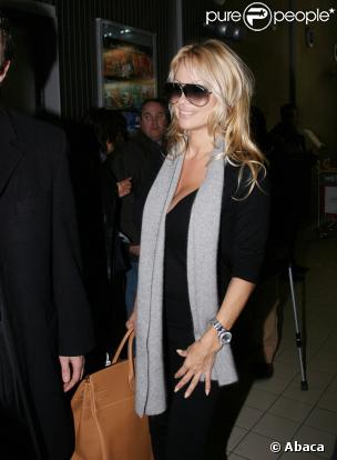 Pamela Anderson à son arrivée à Roissy, à la veille de monter en scène au Crazy Horse