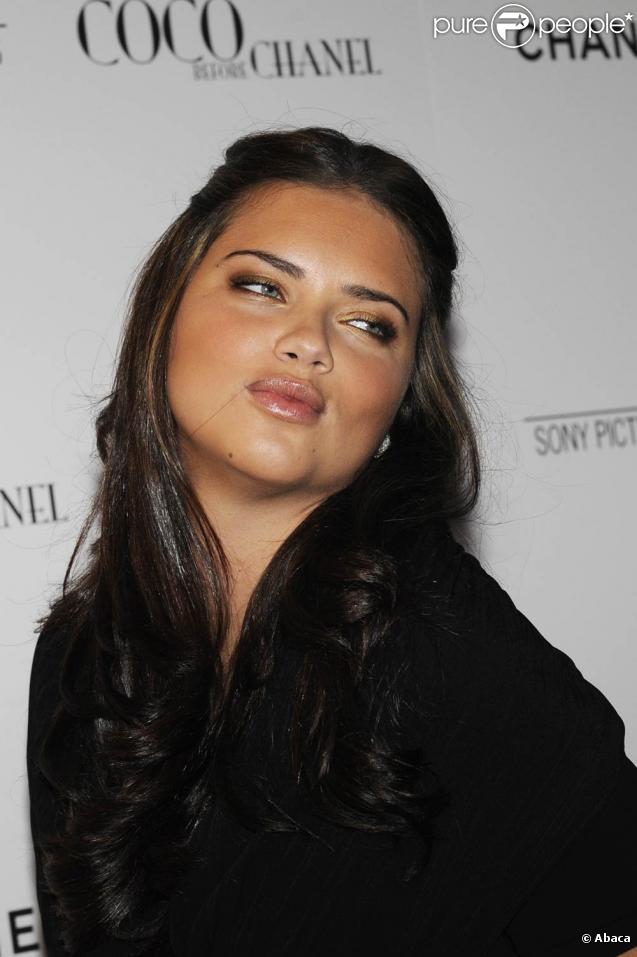 Adriana Lima, à l'occasion de l'avant-première de  Coco avant Chanel , au Paris Theatre de New York, le 15 septembre 2009 !