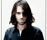 Stanislas annonce l'arrivée de son nouvel album,  Carnets de vigie , avec le titre  Fou d'elle 